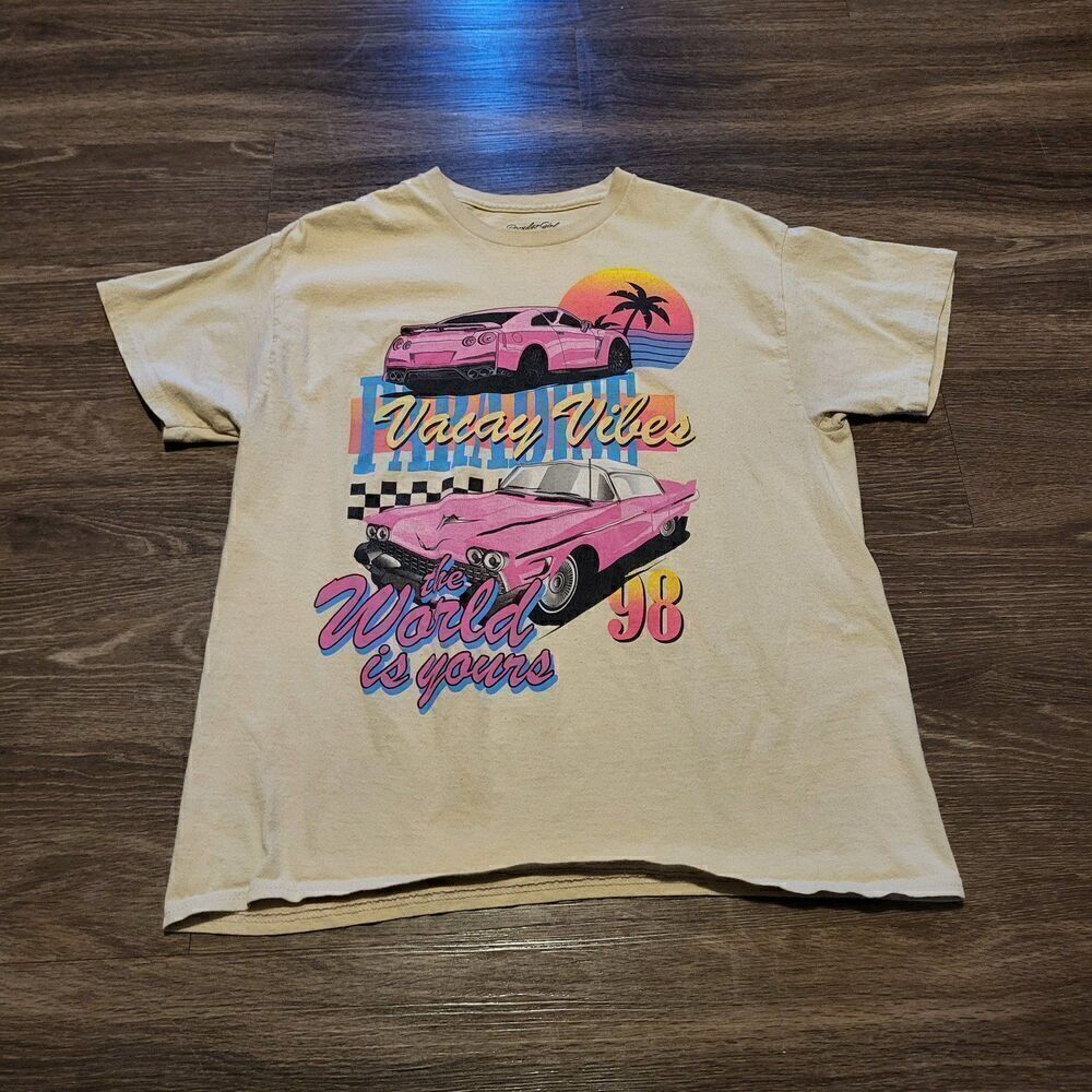 Popular Girl Vacay Vibes The World is Yours 1998 Graphic Tee Shirt Size Large